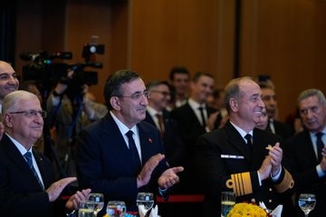 cumhurbaskani yardimcisi yilmaz karadenizde bolgemizde refahin muhafazasi icin cabalar kararlilikla surdurulmektedir 1 HuCl6hy3