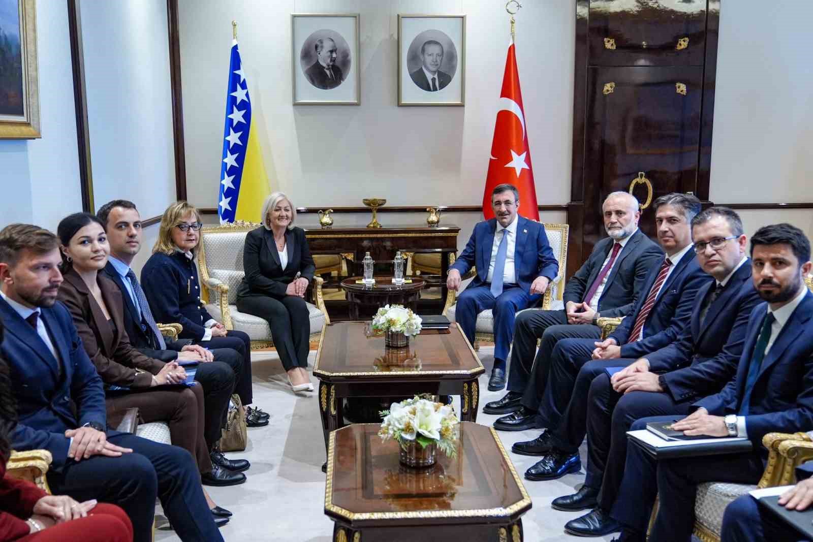 cumhurbaskani yardimcisi yilmaz kardes bosna hersekin baris istikrar ve refahi icin dayanisma icinde olmaya HlOwAndX