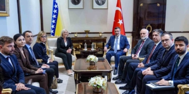 cumhurbaskani-yardimcisi-yilmaz-kardes-bosna-hersekin-baris-istikrar-ve-refahi-icin-dayanisma-icinde-olmaya-drFbYVSx.jpg