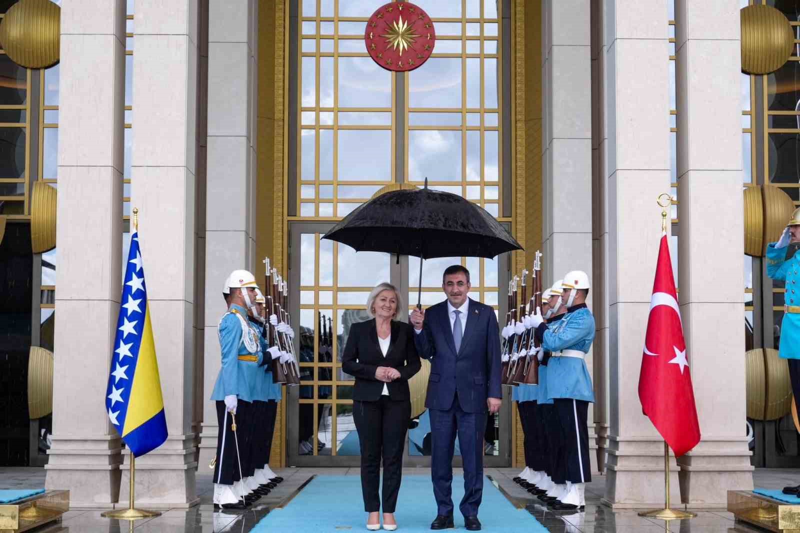 cumhurbaskani yardimcisi yilmaz kardes bosna hersekin baris istikrar ve refahi icin dayanisma icinde olmaya hnbwwjZe