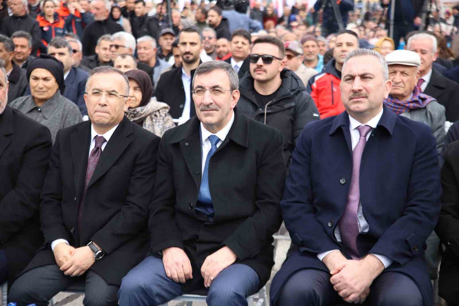 cumhurbaskani yardimcisi yilmaz merkezi butceden deprem harcamalarina yaklasik 90 milyar dolarlik kaynak ayirdik 3 OMkmcmg6