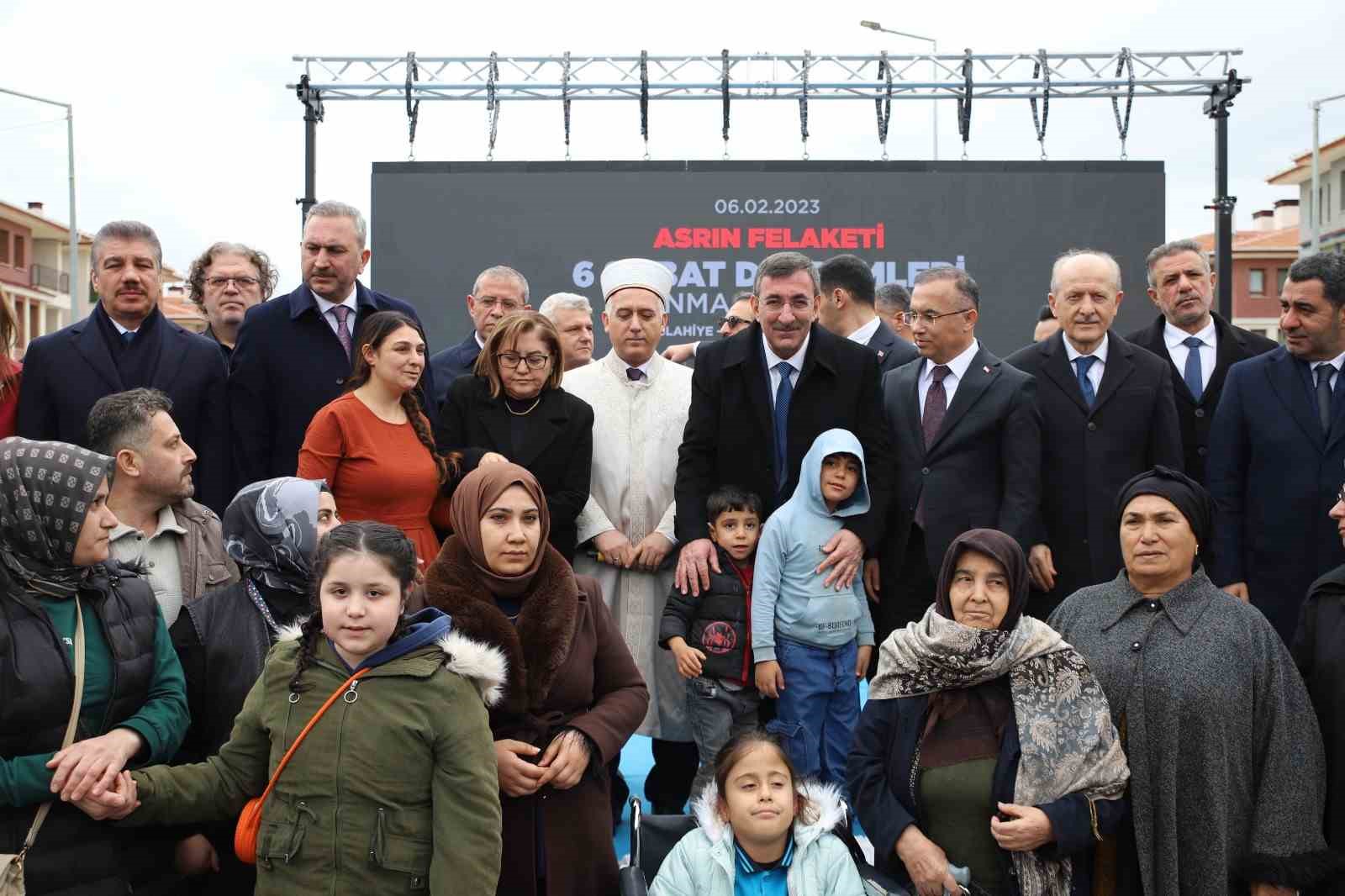 cumhurbaskani yardimcisi yilmaz merkezi butceden deprem harcamalarina yaklasik 90 milyar dolarlik kaynak ayirdik 5 HX83vch8