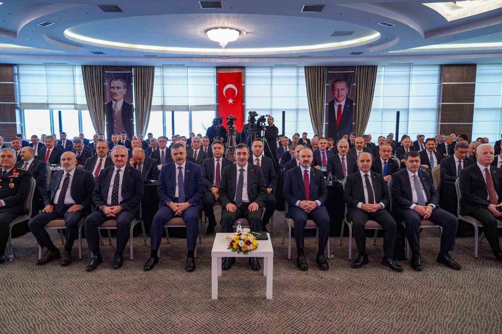 Cumhurbaşkanı Yardımcısı Yılmaz: "Sadece metropol şehirlerin enerjisiyle Türkiye Yüzyılı’nı gerçekleştiremeyiz" 4 cumhurbaskani yardimcisi yilmaz sadece metropol sehirlerin enerjisiyle turkiye yuzyilini gerceklestiremeyiz 0 tnJumPS6
