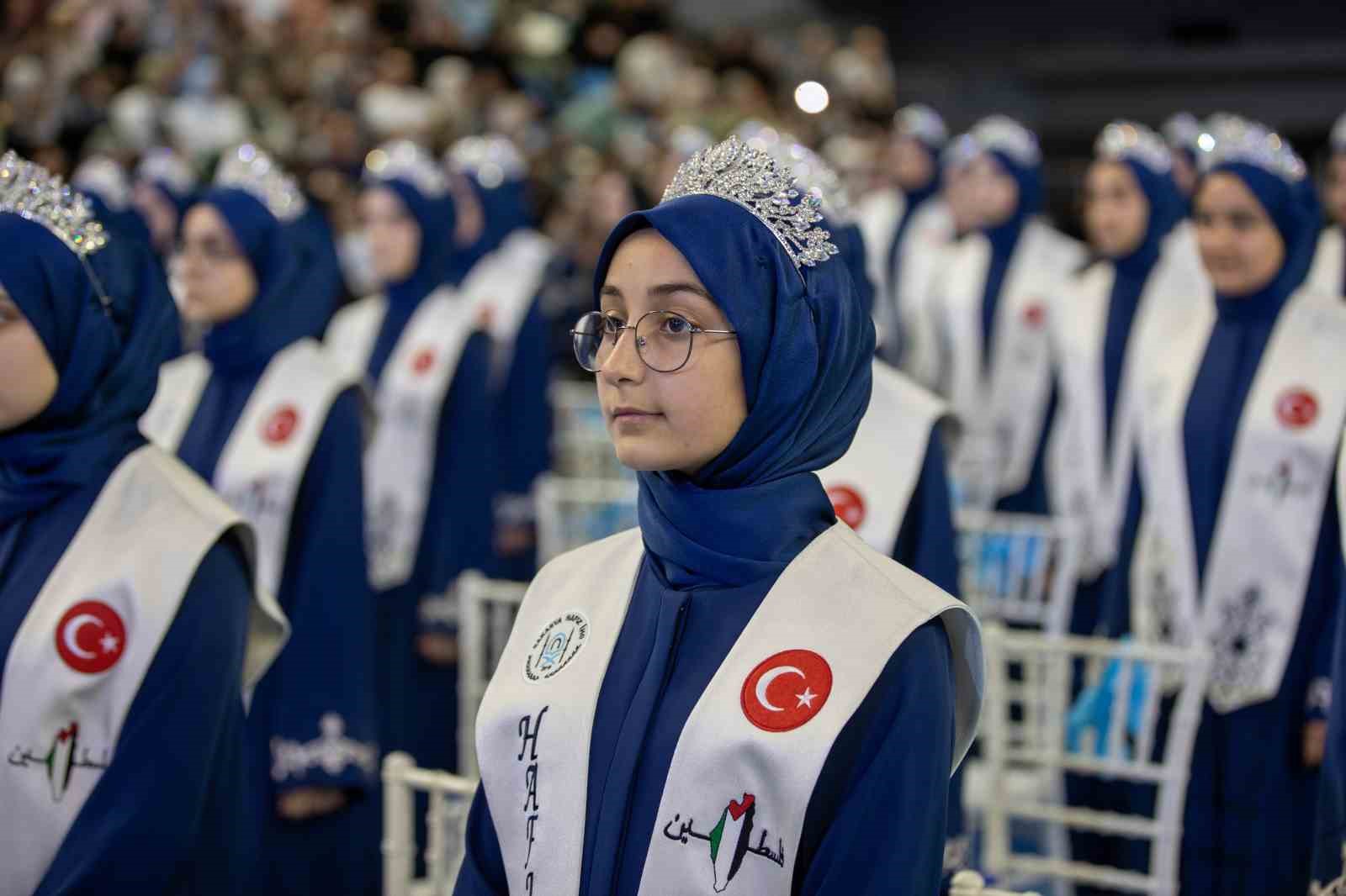 cumhurbaskani yardimcisi yilmaz sakaryada hafizlik icazet merasimine katildi 0 nHY1jCLU