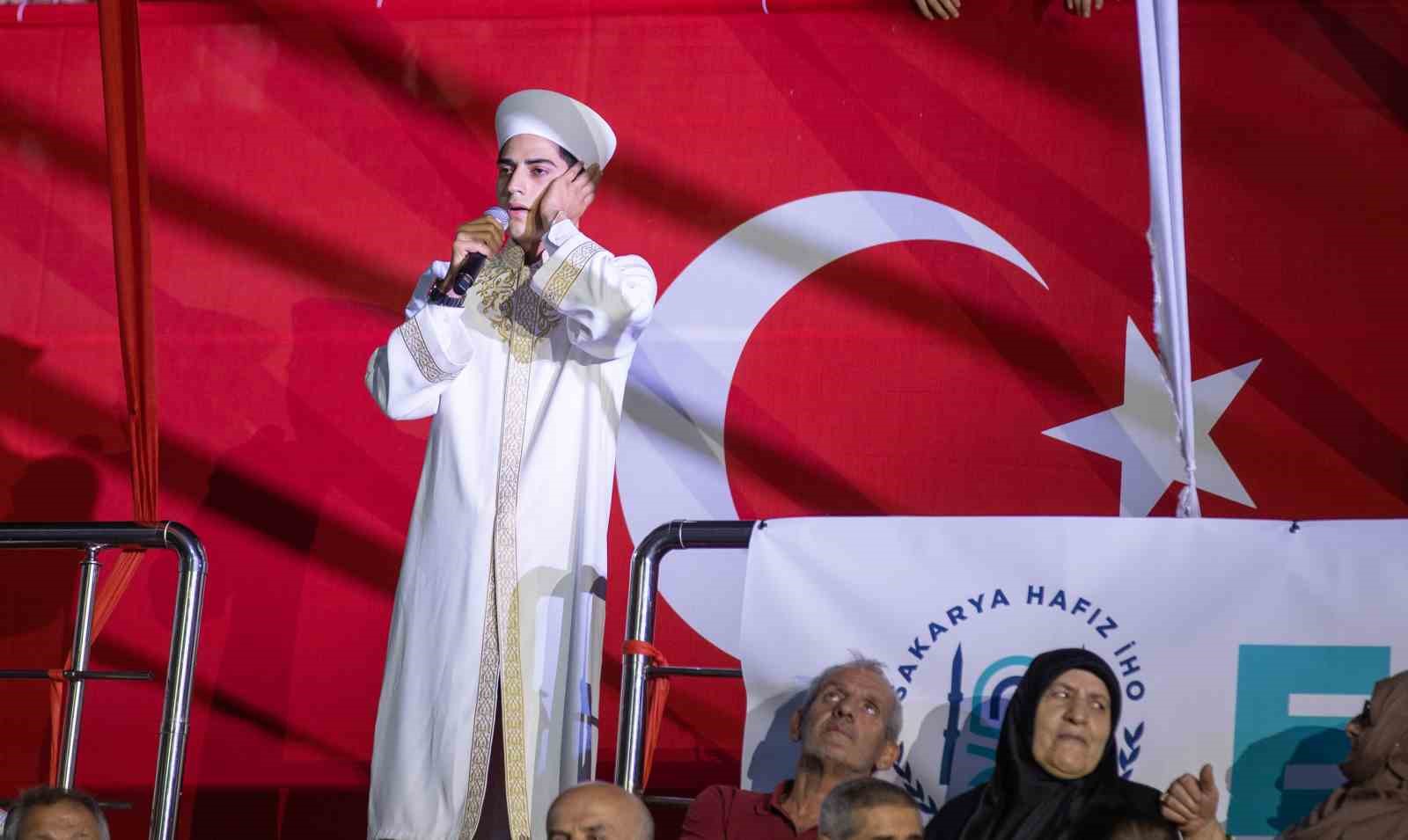 cumhurbaskani yardimcisi yilmaz sakaryada hafizlik icazet merasimine katildi 1 XOAlfXue
