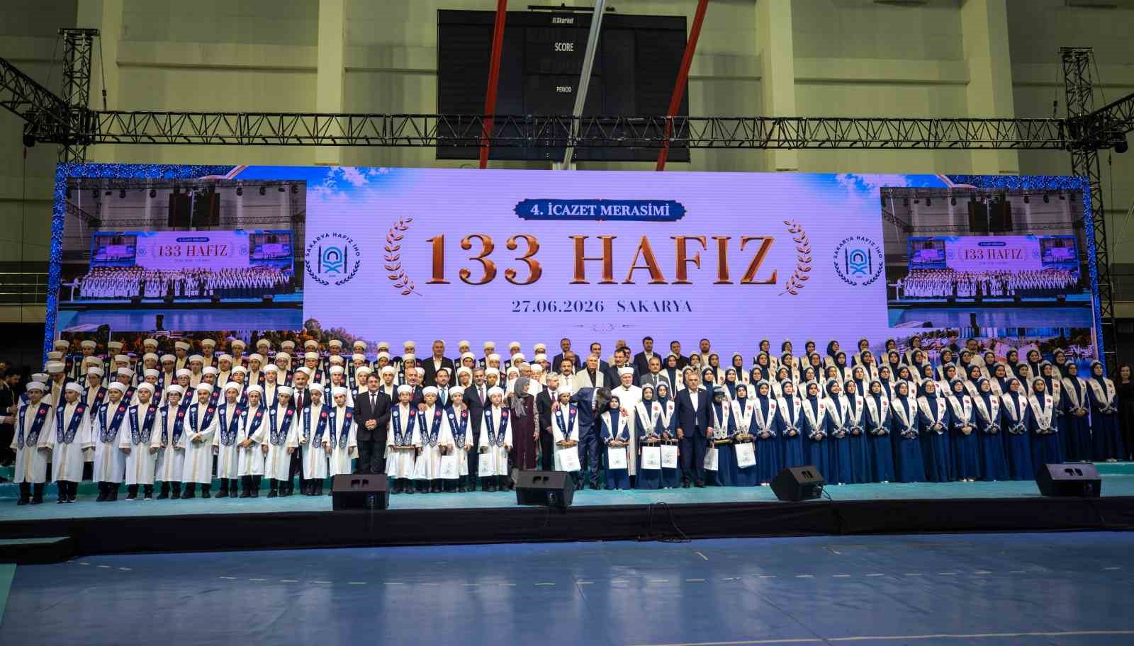 cumhurbaskani yardimcisi yilmaz sakaryada hafizlik icazet merasimine katildi 11 LEc7gWdW