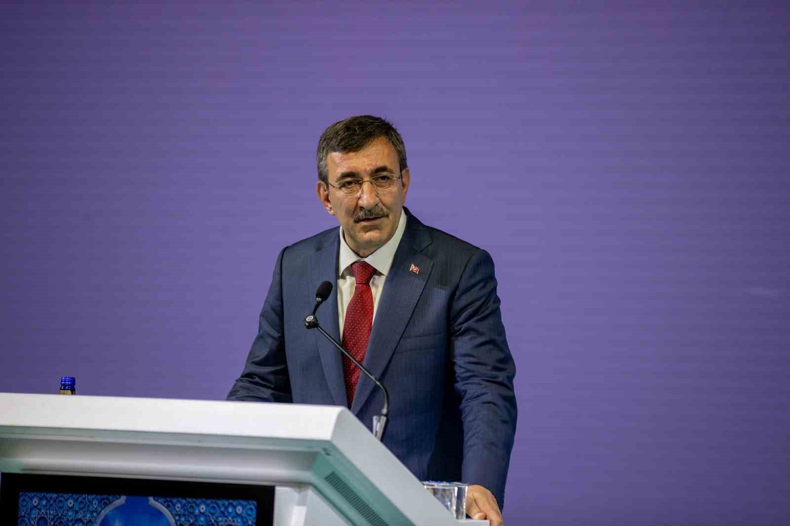 cumhurbaskani yardimcisi yilmaz sakaryada hafizlik icazet merasimine katildi 3 8Kdb1fR2