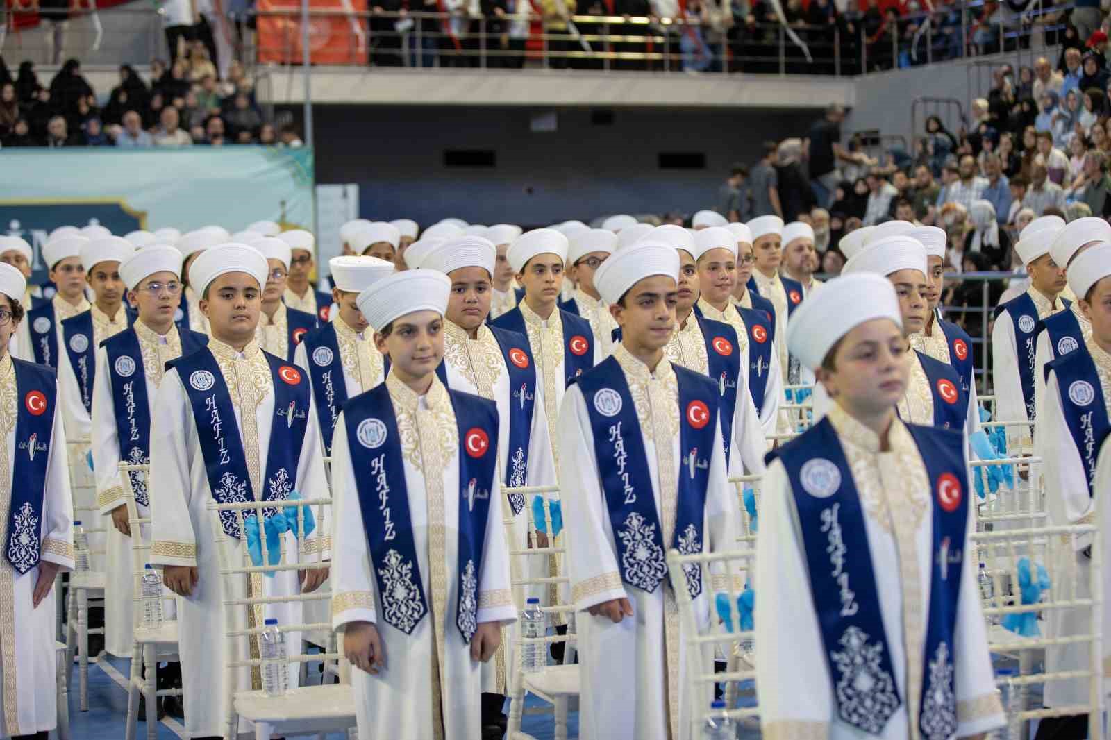 cumhurbaskani yardimcisi yilmaz sakaryada hafizlik icazet merasimine katildi 5 qkuSpqpp