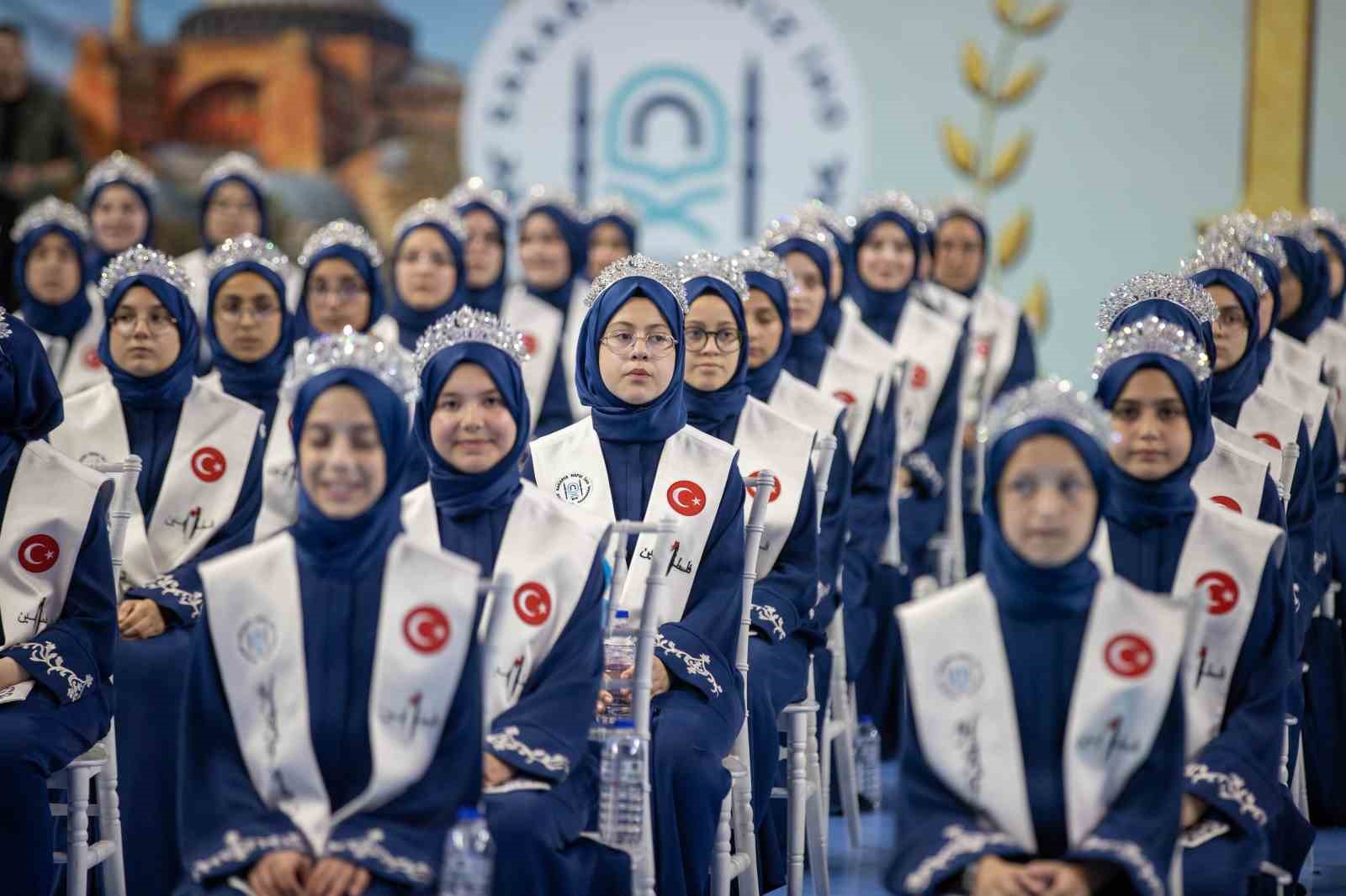 cumhurbaskani yardimcisi yilmaz sakaryada hafizlik icazet merasimine katildi 6 bEySSt3a