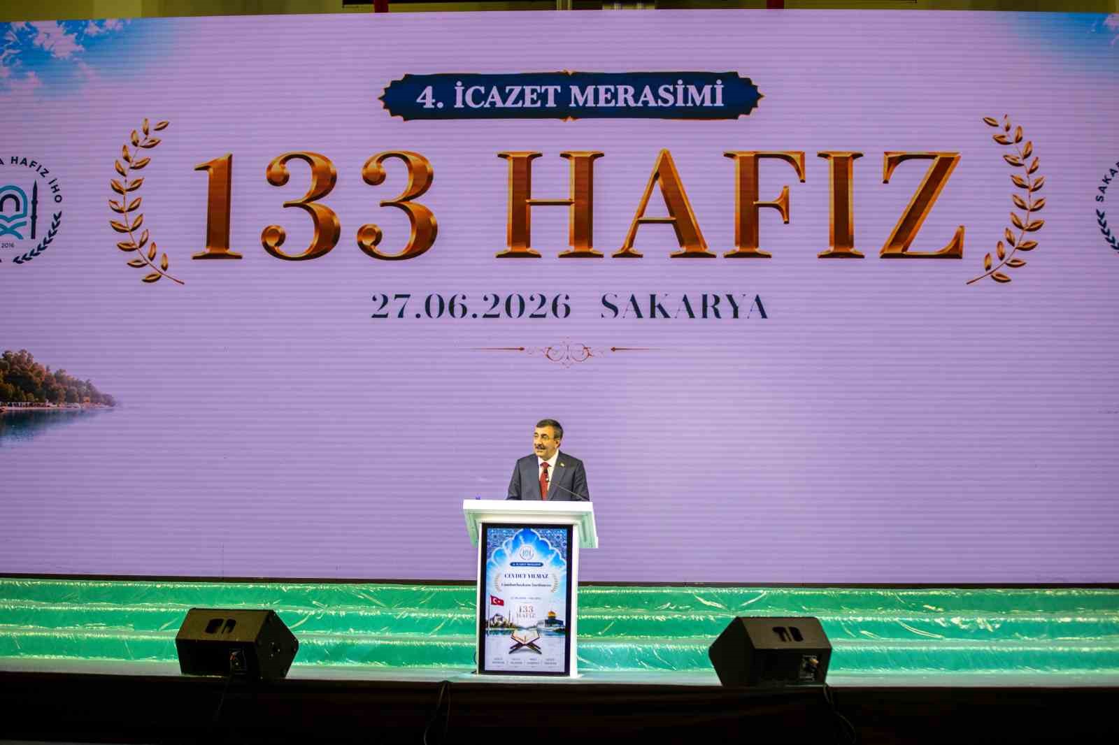 cumhurbaskani yardimcisi yilmaz sakaryada hafizlik icazet merasimine katildi 8 bnthMRLi