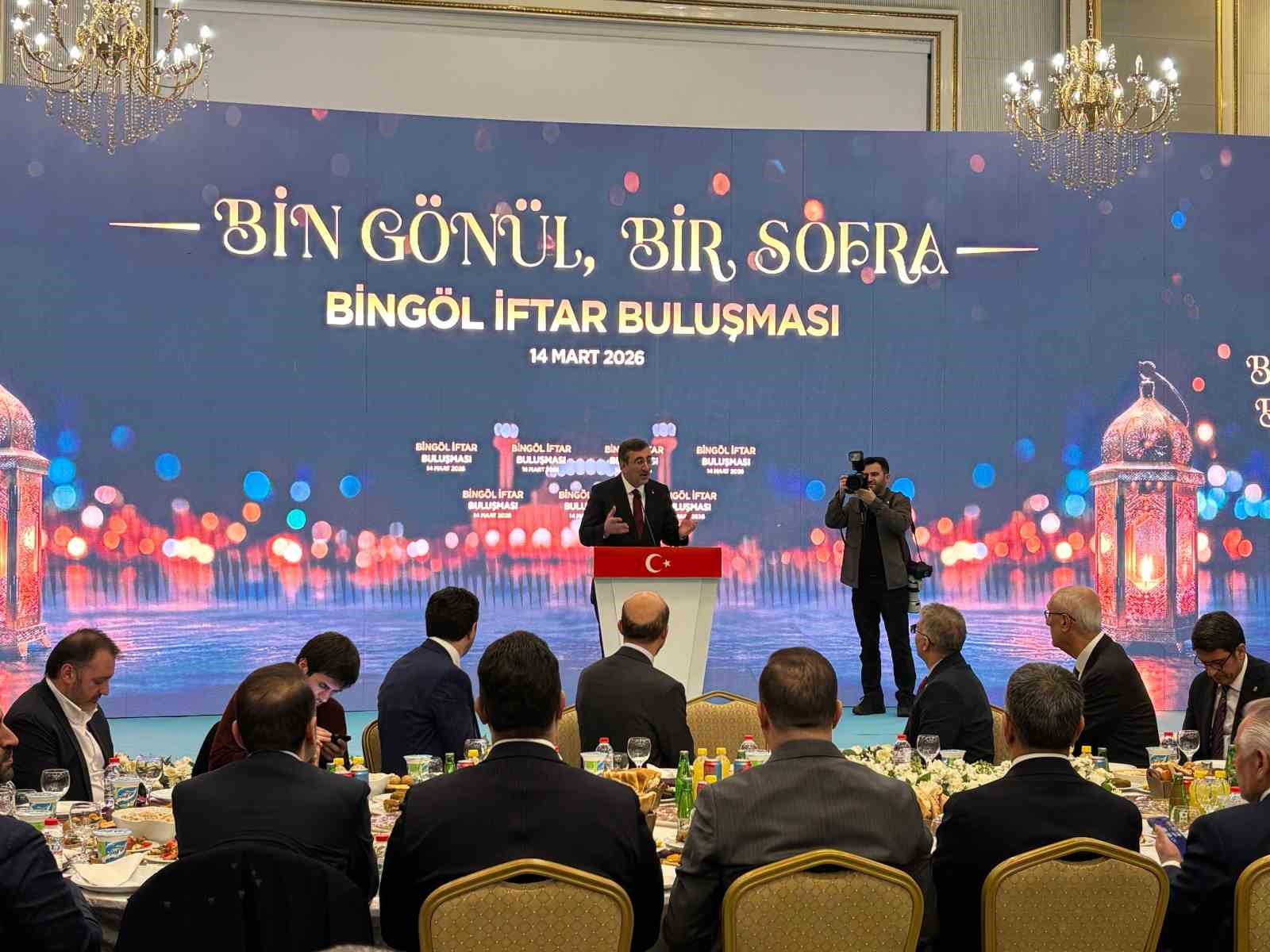 cumhurbaskani yardimcisi yilmaz savaslardan uzaklasilmasi yonunde her turlu gayreti sarf ederken bir taraftan da 3IpntaM7