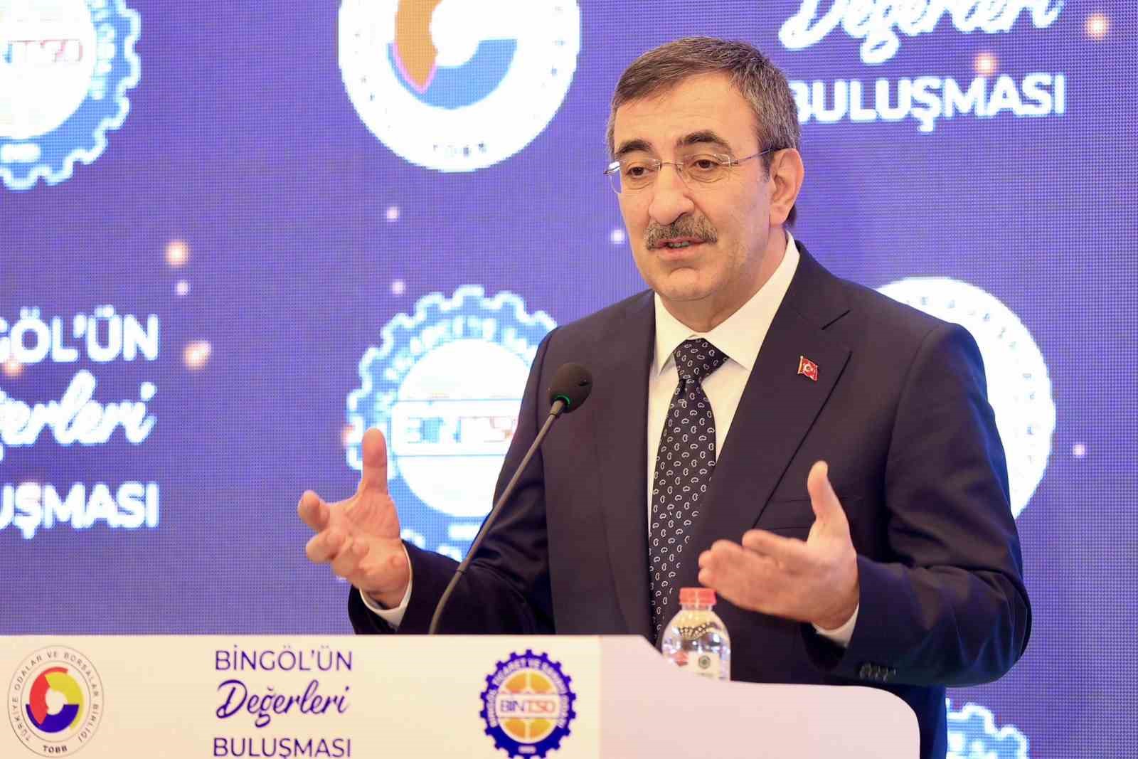 Cumhurbaşkanı Yardımcısı Yılmaz: "Savaşların, çatışmaların, belirsizliklerin ortasında büyümeye devam eden bir Türkiye var" 4 cumhurbaskani yardimcisi yilmaz savaslarin catismalarin belirsizliklerin ortasinda buyumeye devam eden bir turkiye var 0 WTe4Lm8Q