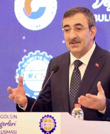 cumhurbaskani-yardimcisi-yilmaz-savaslarin-catismalarin-belirsizliklerin-ortasinda-buyumeye-devam-eden-bir-turkiye-var-swk3wDSr.jpg
