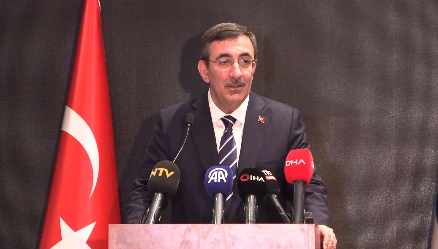 cumhurbaskani yardimcisi yilmaz sirbistan ile ticaret hacmimizi 5 milyar dolara cikarmaya emin adimlarla ilerlemekteyiz fPk3hiaG