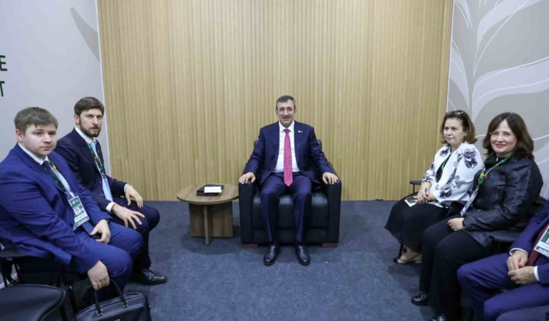 cumhurbaskani-yardimcisi-yilmaz-suriye-devlet-baskani-es-sara-ile-bir-araya-geldi-6Y99biz6.jpg