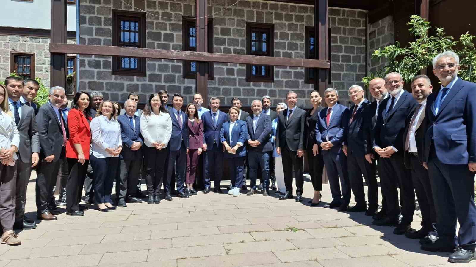 cumhurbaskani yardimcisi yilmaz terorsuz turkiye ile ilgili yasal duzenlemeler bu yasama donemine yetissin diye Gu2955cy