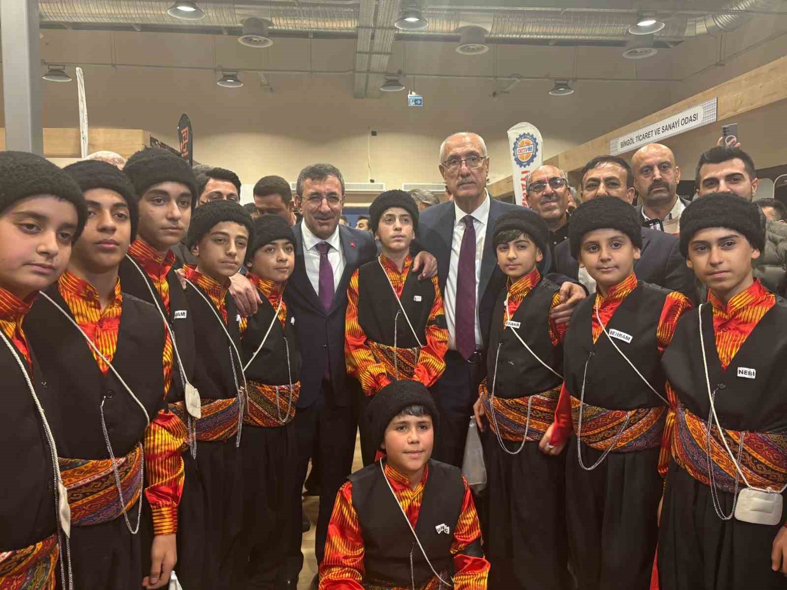 Cumhurbaşkanı Yardımcısı Yılmaz: "Terörsüz Türkiye’nin başarıya ulaşmasıyla kalıcı şekilde ülkemizde huzur ve güven tesis edilmiş olacak" 5 cumhurbaskani yardimcisi yilmaz terorsuz turkiyenin basariya ulasmasiyla kalici sekilde ulkemizde huzur ve guven tesis dmflAk8K