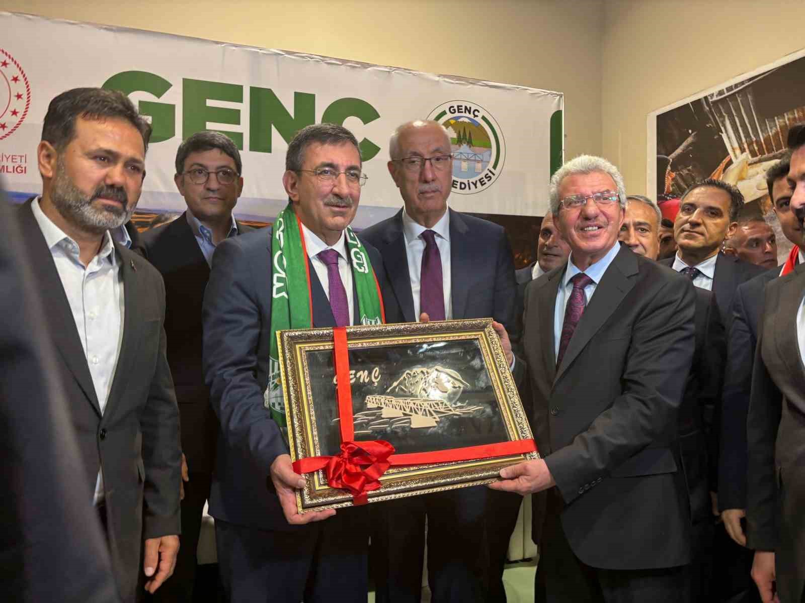 Cumhurbaşkanı Yardımcısı Yılmaz: "Terörsüz Türkiye’nin başarıya ulaşmasıyla kalıcı şekilde ülkemizde huzur ve güven tesis edilmiş olacak" 6 cumhurbaskani yardimcisi yilmaz terorsuz turkiyenin basariya ulasmasiyla kalici sekilde ulkemizde huzur ve guven tesis ppO7UBZE
