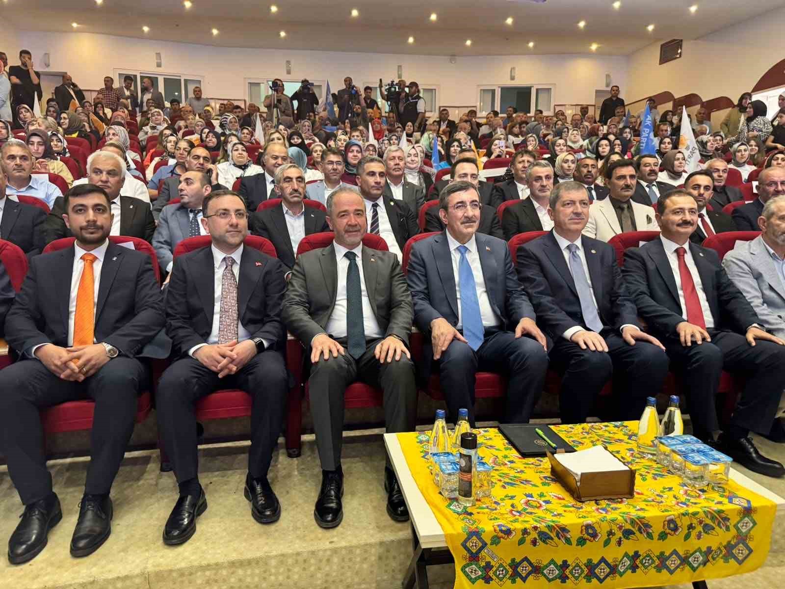 Cumhurbaşkanı Yardımcısı Yılmaz: "Türkiye, çevresindeki tüm krizlere rağmen istikrarını koruyor" 6 cumhurbaskani yardimcisi yilmaz turkiye cevresindeki tum krizlere ragmen istikrarini koruyor 2 AdYIu3AY