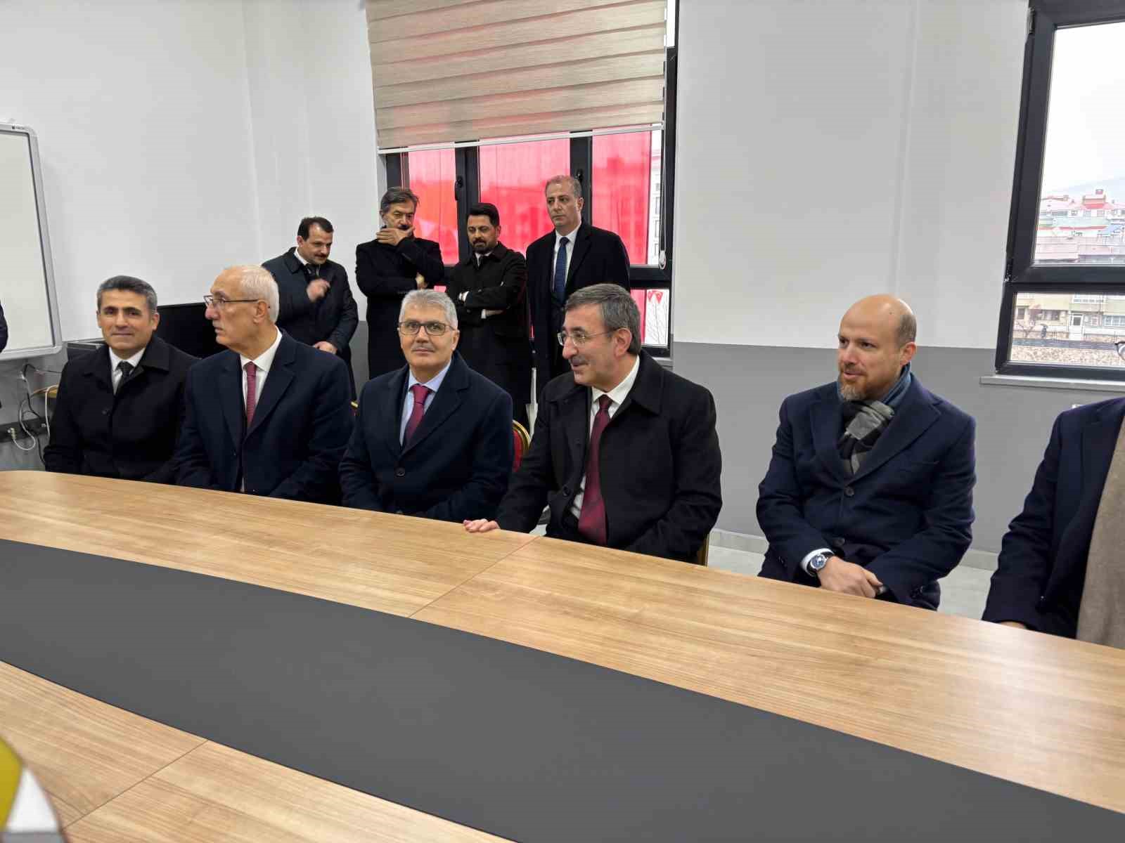 cumhurbaskani yardimcisi yilmaz turkiye cumhuriyeti olarak biz hem hakli hem guclu olacagiz 3 bshIYyO7