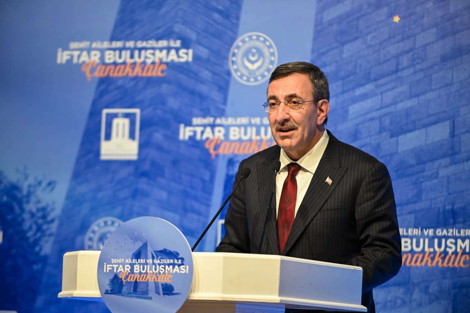 cumhurbaskani yardimcisi yilmaz turkiye disarida dengeli bir siyaset yuruturken iceride huzuru kalici hale getirecek VulpS2zp