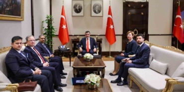 cumhurbaskani-yardimcisi-yilmaz-turkiye-olarak-d-8in-etkinligini-artiracak-bu-donusum-surecine-samimi-ve-guclu-DYe4jbYb.jpg