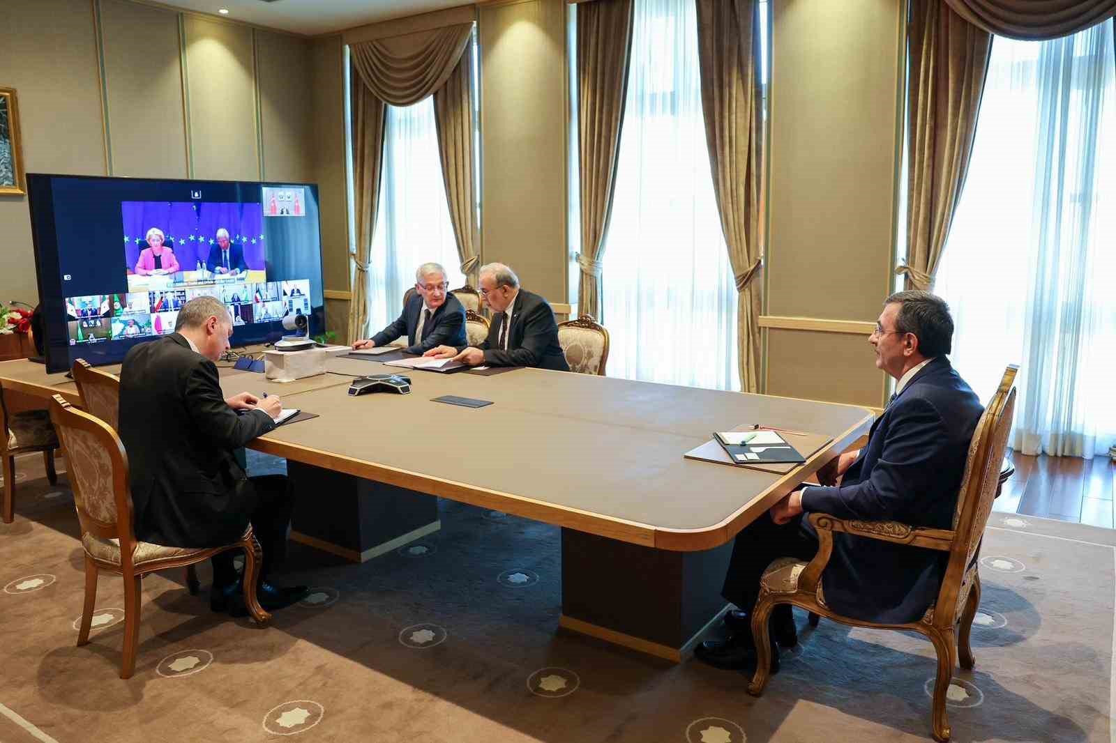 Cumhurbaşkanı Yardımcısı Yılmaz: "Üçüncü ülkeleri de hedef alan saldırıları kınıyor, çatışmaların sona ermesi için diplomatik çabalarımızı çok taraflı olarak sürdürüyoruz" 4 cumhurbaskani yardimcisi yilmaz ucuncu ulkeleri de hedef alan saldirilari kiniyor catismalarin sona ermesi icin 9lWfOCIF