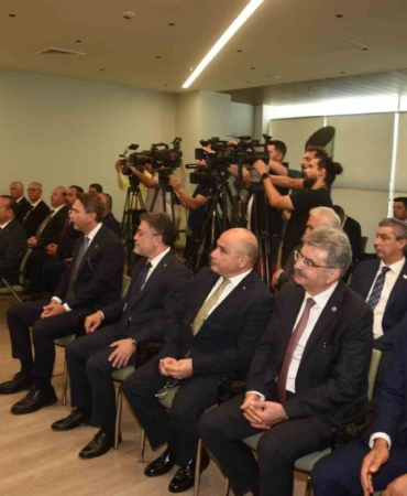 cumhurbaskani-yardimcisi-yilmazdan-apye-tepki-avrupa-parlamentosu-rum-kesiminin-propagandasina-alet-edilmistir-eRuvfztO.jpg