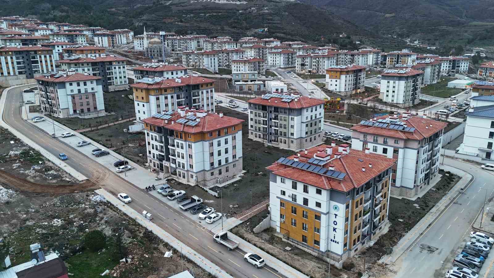 Cumhurbaşkanının açıklandığı deprem konutlarının fiyatları depremzedeleri sevindirdi 4 cumhurbaskaninin aciklandigi deprem konutlarinin fiyatlari depremzedeleri sevindirdi 0 MFDRDMOV