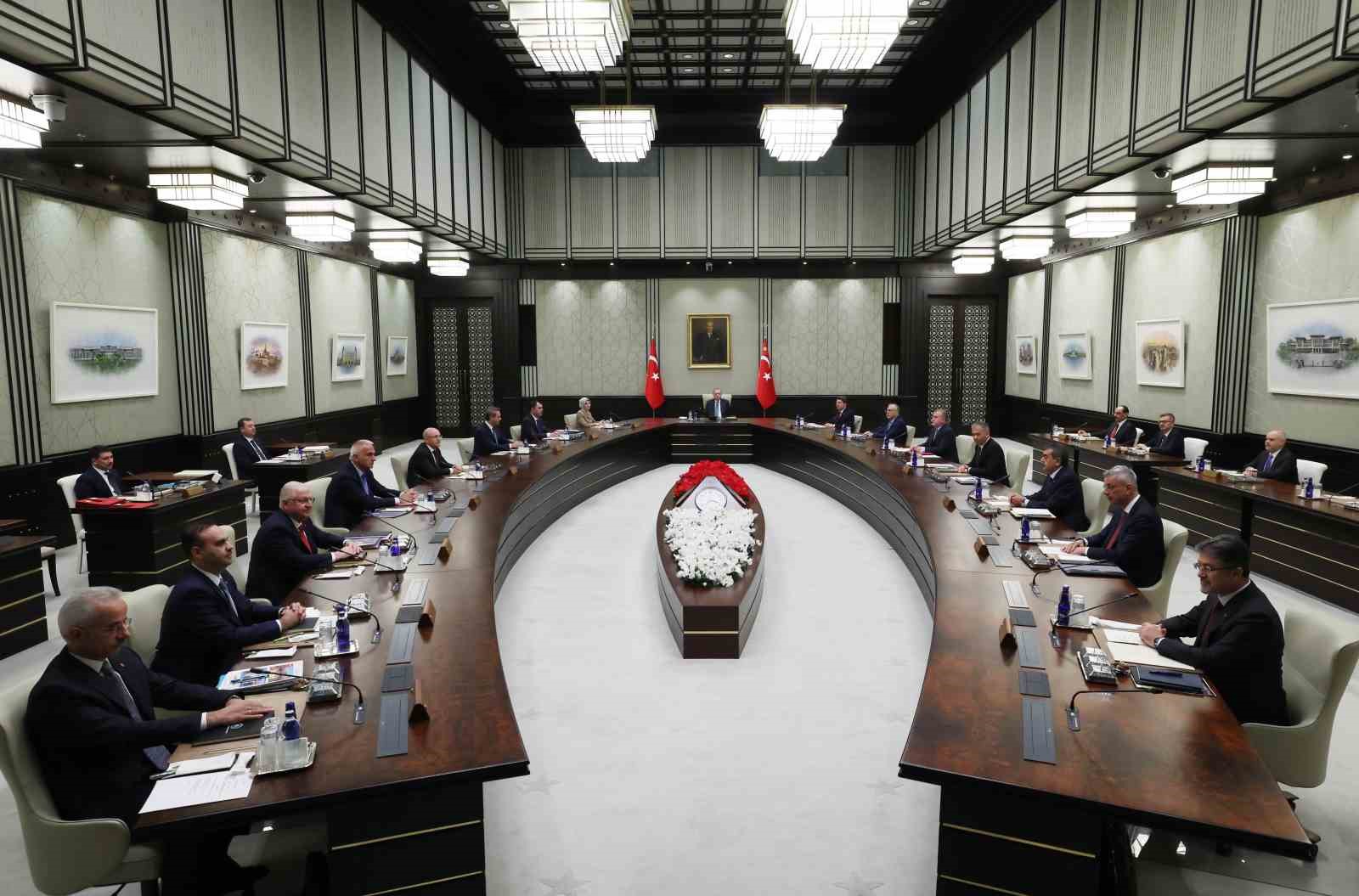 Cumhurbaşkanlığı Kabinesi, Cumhurbaşkanı Recep Tayyip Erdoğan başkanlığında Beştepe’de toplandı. 5 cumhurbaskanligi kabinesi cumhurbaskani recep tayyip erdogan baskanliginda bestepede toplandi 1 VPNrFsSs