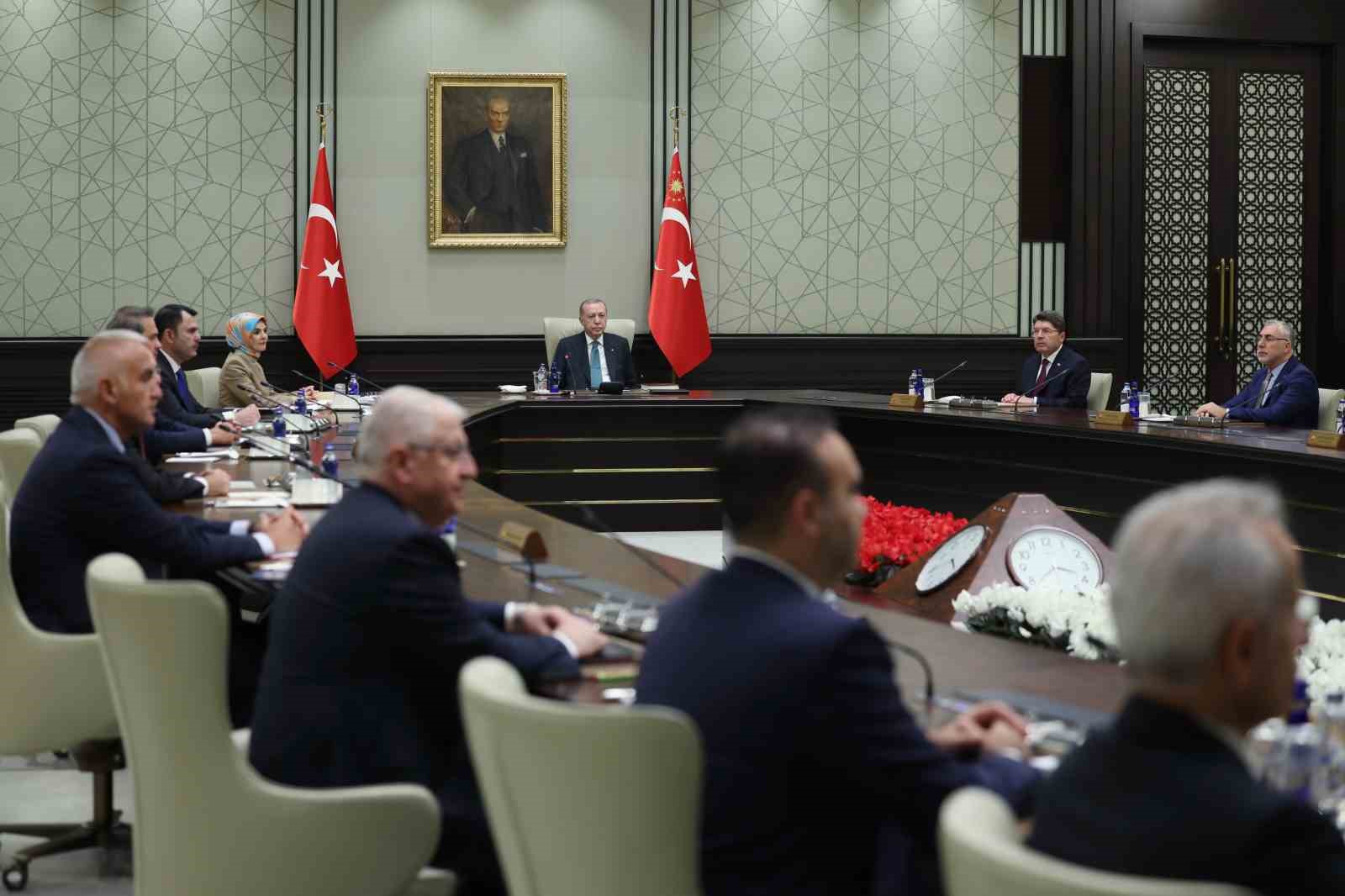 Cumhurbaşkanlığı Kabinesi, Cumhurbaşkanı Recep Tayyip Erdoğan başkanlığında Beştepe’de toplandı. 8 cumhurbaskanligi kabinesi cumhurbaskani recep tayyip erdogan baskanliginda bestepede toplandi 4 miBTeLyl