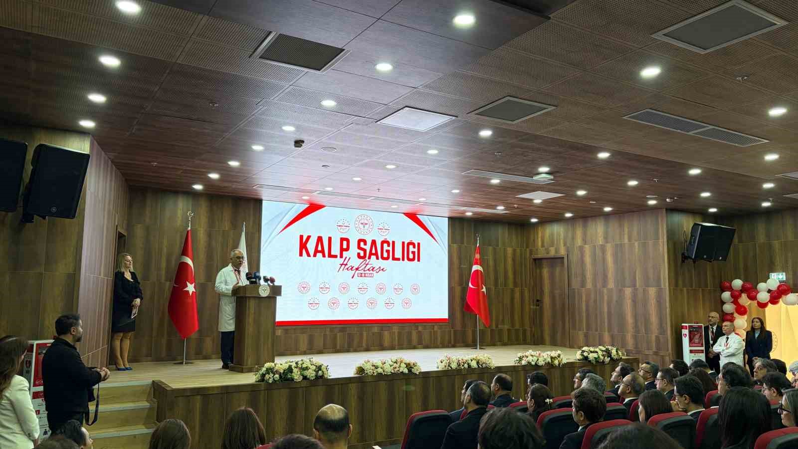 cumhurbaskanligi saglik politikalari kurulu baskanvekili topaloglu kalp damar hastaliklari dunyada ve ozellikle ulkemizde en FnEX7Ban