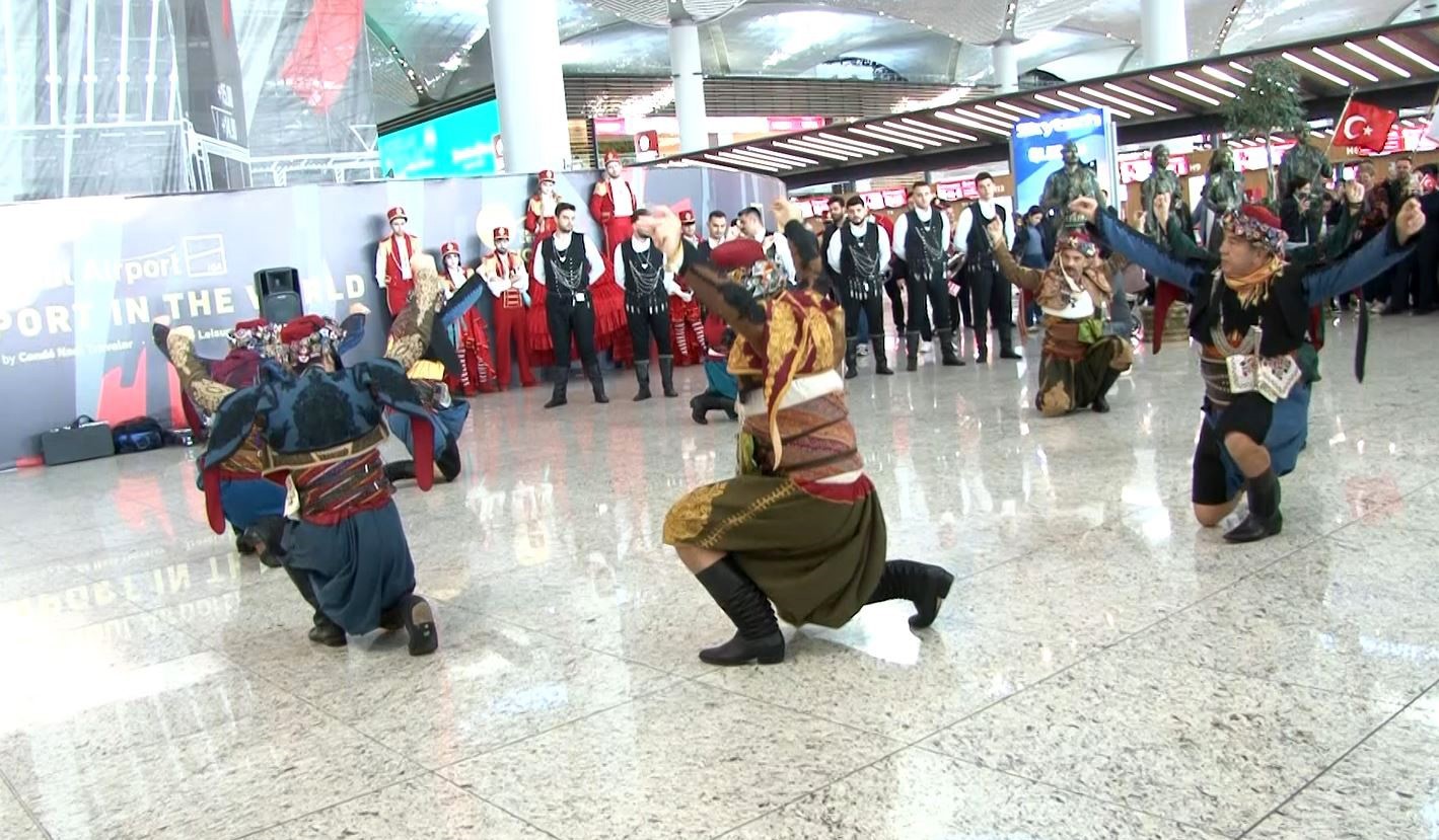 Cumhuriyet Bayramı İstanbul Havalimanı’nda coşkuyla kutlandı 6 cumhuriyet bayrami istanbul havalimaninda coskuyla kutlandi 2 QanQ1YB8