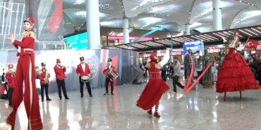 cumhuriyet-bayrami-istanbul-havalimaninda-coskuyla-kutlandi-XgHFa7zt.jpg