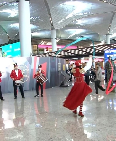 cumhuriyet-bayrami-istanbul-havalimaninda-coskuyla-kutlandi-XgHFa7zt.jpg