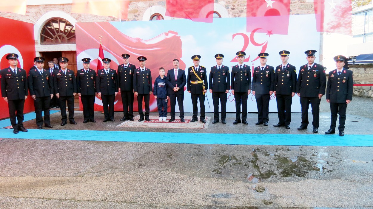 cumhuriyet bayrami mudanyada coskuyla kutlandi 3 ffXDa2zG