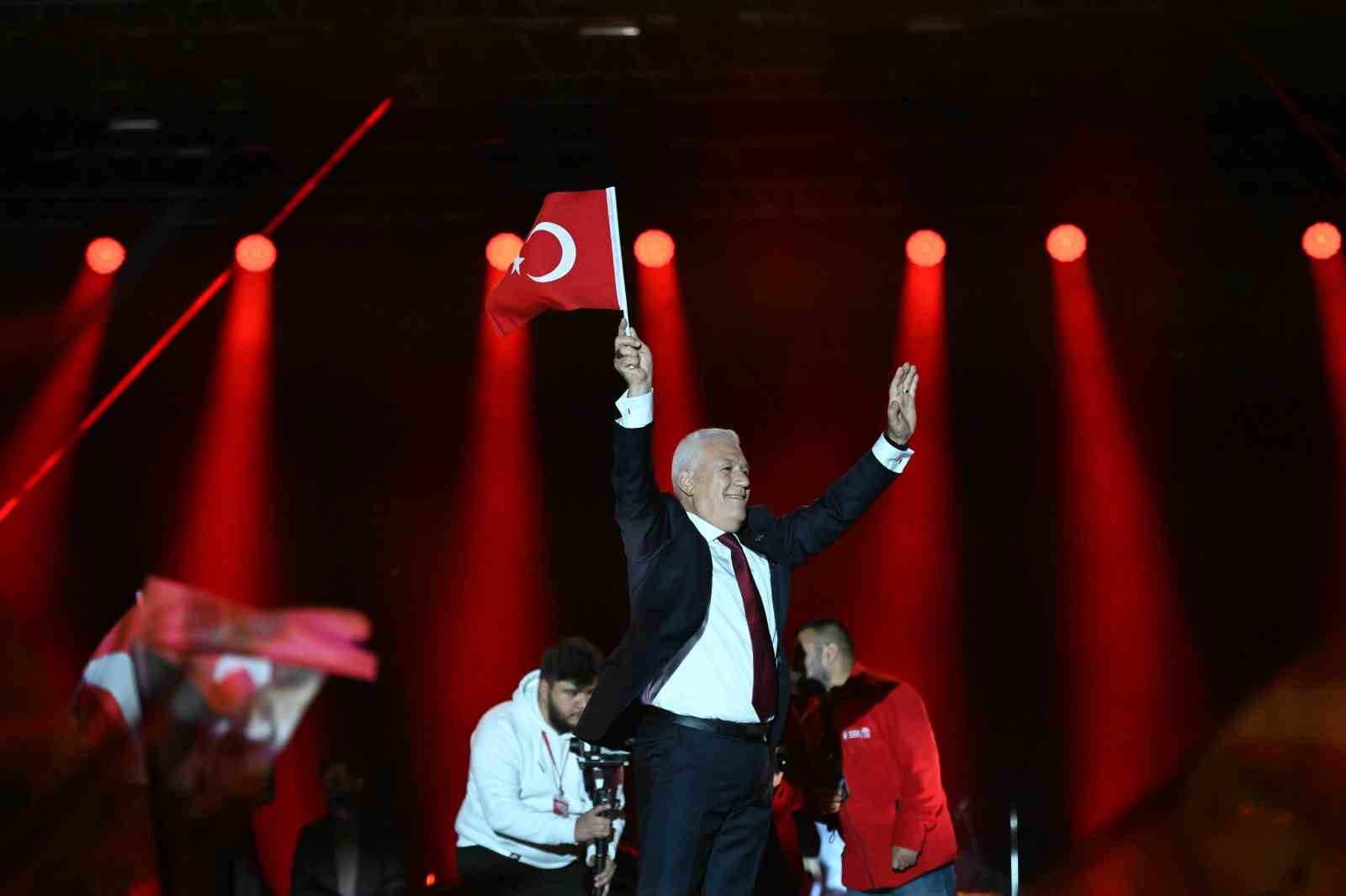 cumhuriyet coskusu bursayi sariyor 0
