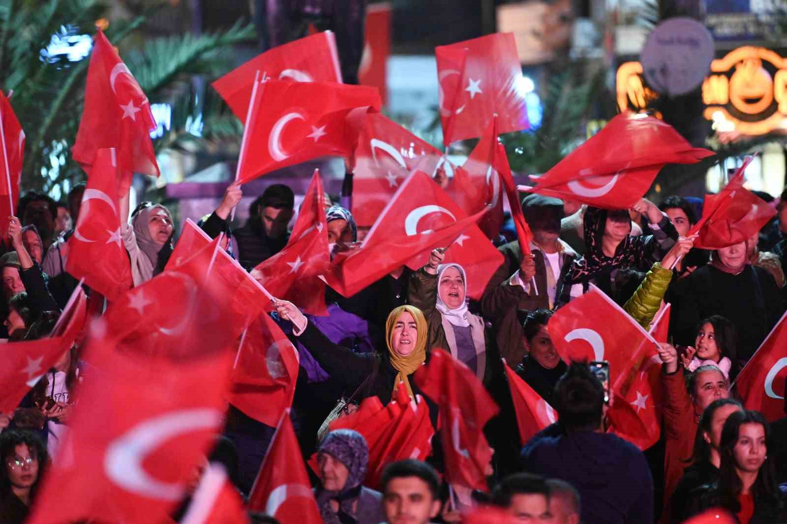 cumhuriyet coskusu bursayi sariyor 3 abJMwEGQ