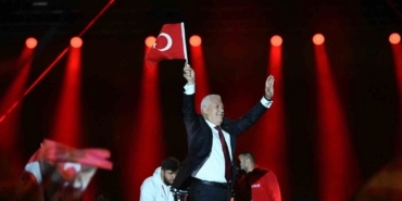 cumhuriyet-coskusu-bursayi-sariyor-K9KRbDC9.jpg