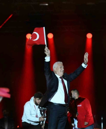cumhuriyet-coskusu-bursayi-sariyor-K9KRbDC9.jpg