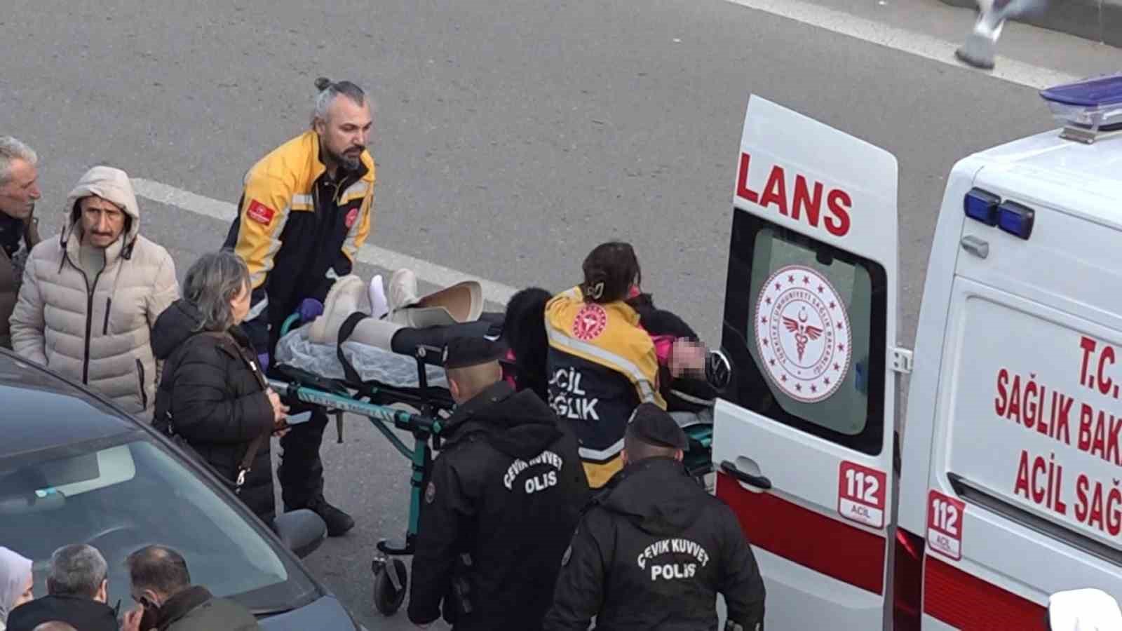 cumhuriyet meydaninda otopark girisinde kaza 1 yarali 1 CZYdzzXD