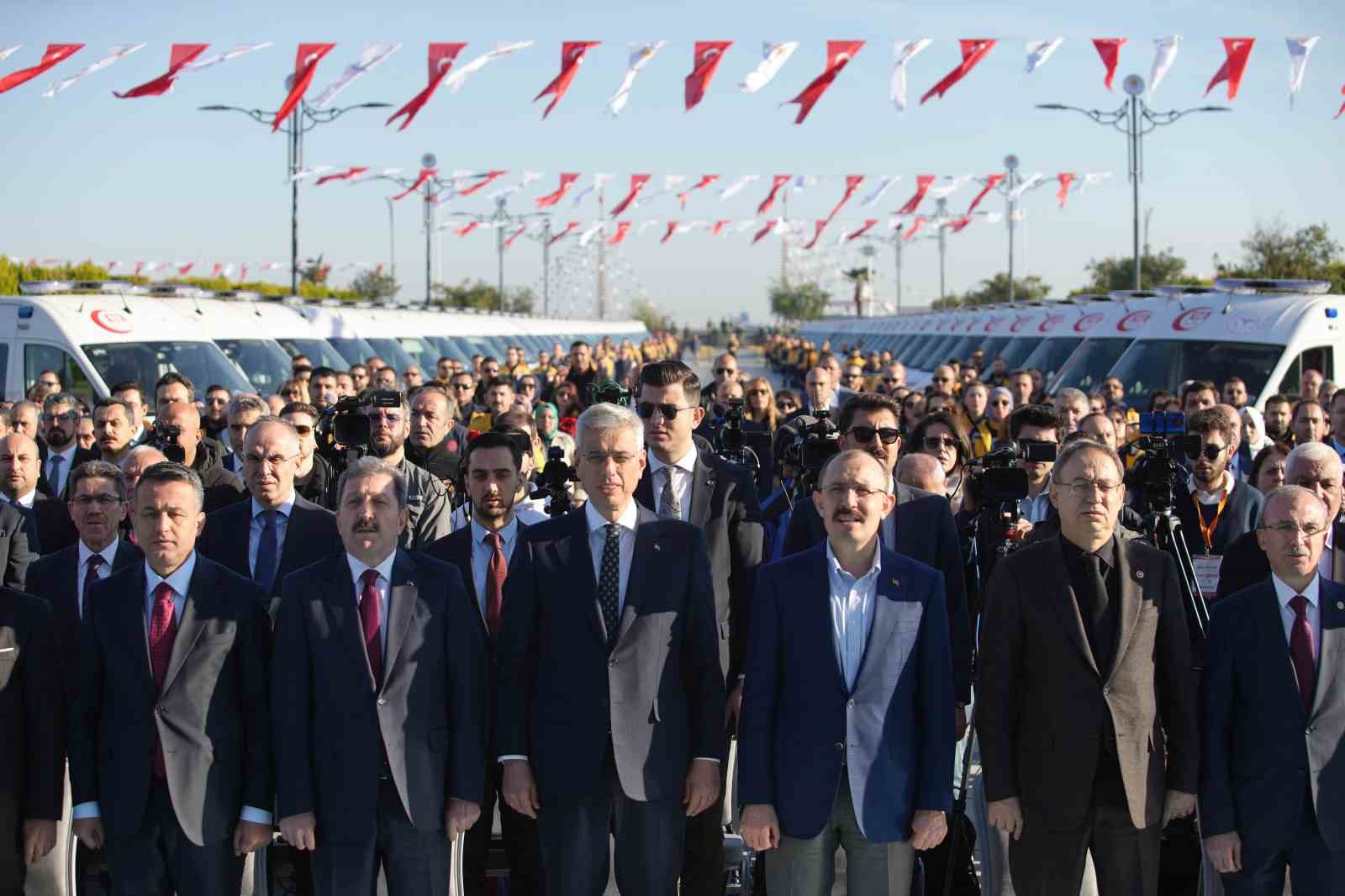 Cumhuriyet tarihinde ilk: SBB’nin aldığı 100 ambulans sağlık filosuna katıldı 6 cumhuriyet tarihinde ilk sbbnin aldigi 100 ambulans saglik filosuna katildi 2 wjmrLY41