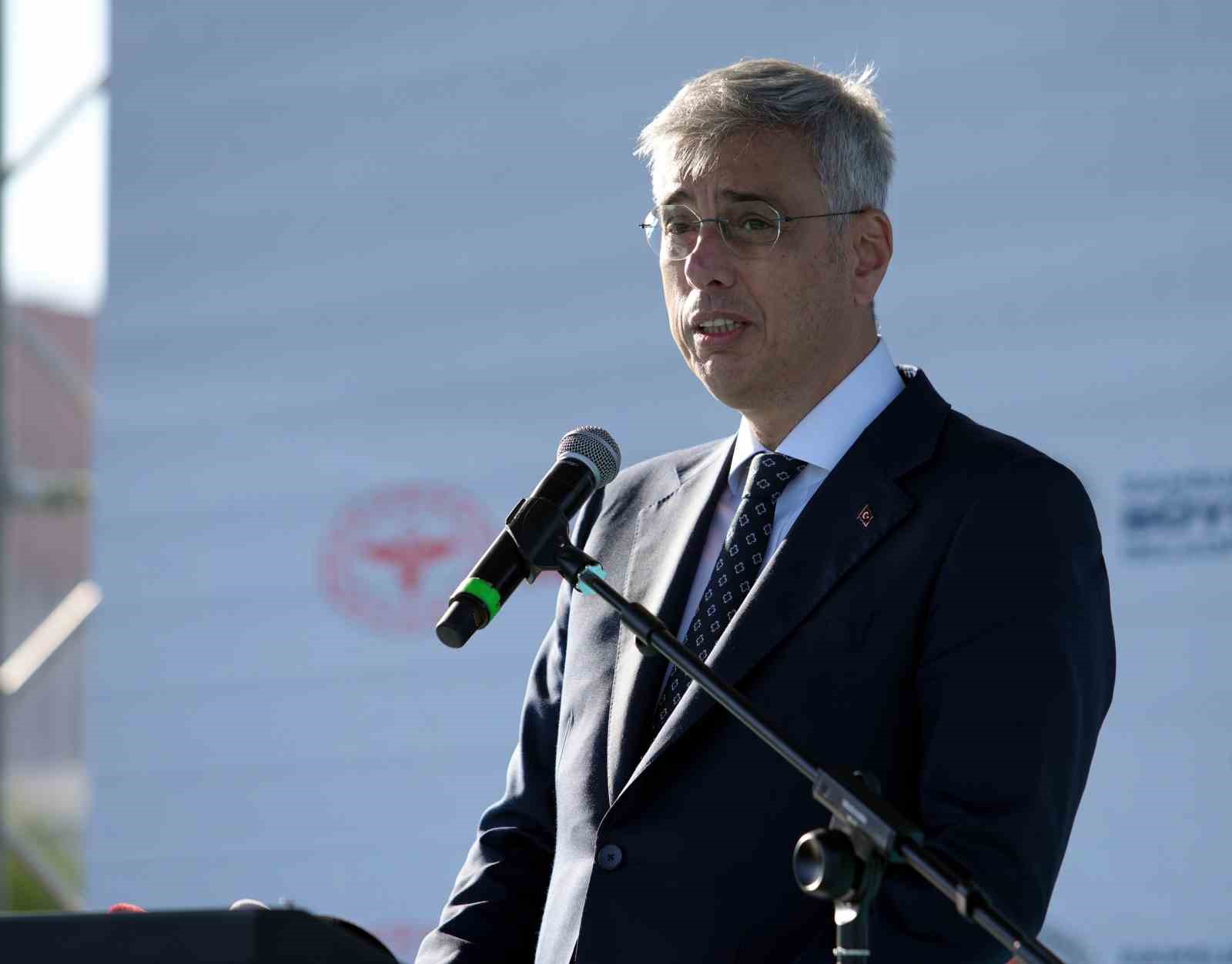 Cumhuriyet tarihinde ilk: SBB’nin aldığı 100 ambulans sağlık filosuna katıldı 10 cumhuriyet tarihinde ilk sbbnin aldigi 100 ambulans saglik filosuna katildi 6 XkcX8Mbb