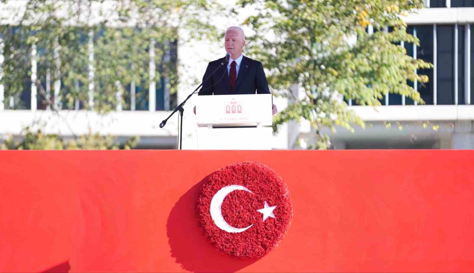 cumhuriyetin 102 yil donumu vatan caddesinde coskuyla kutlandi 1 mEQzXaSO