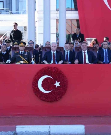 cumhuriyetin-102-yil-donumu-vatan-caddesinde-coskuyla-kutlandi-GvgHjnM6.jpg