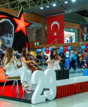 cumhuriyetin-102-yili-sabiha-gokcen-havalimaninda-coskuyla-kutlandi-vcOTdtet.jpg