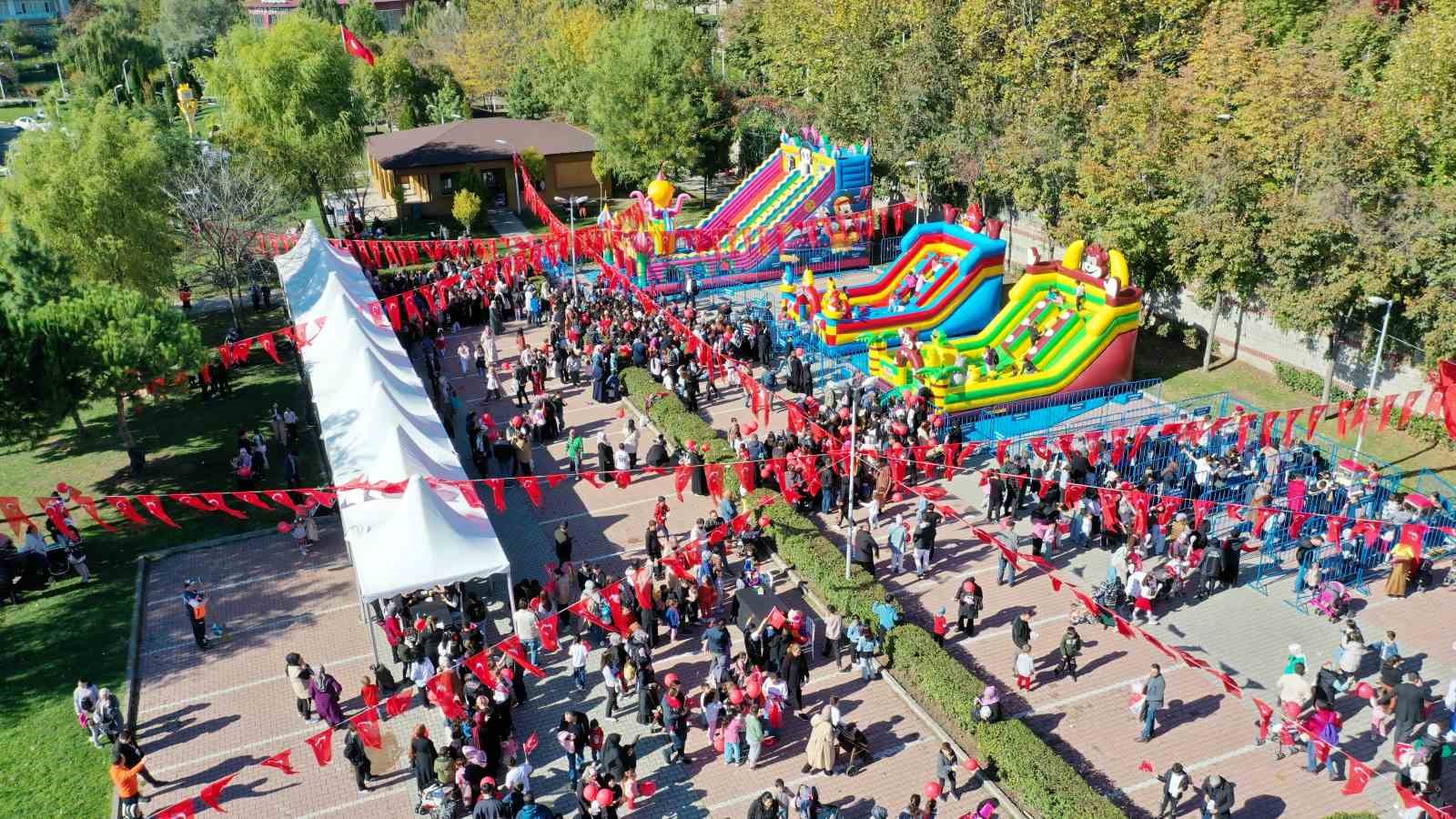 cumhuriyetin 102 yilinda esenyurtta gorkemli kutlama 2 RvG75Cbf