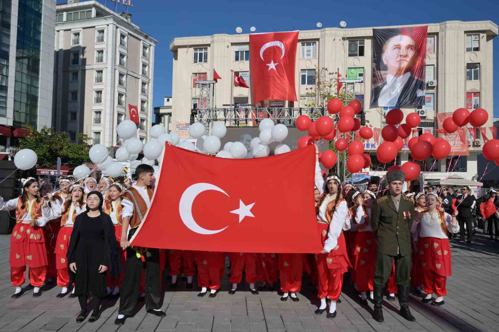cumhuriyetin 102 yilinda esenyurtta gorkemli kutlama 5 pEDkDiRv