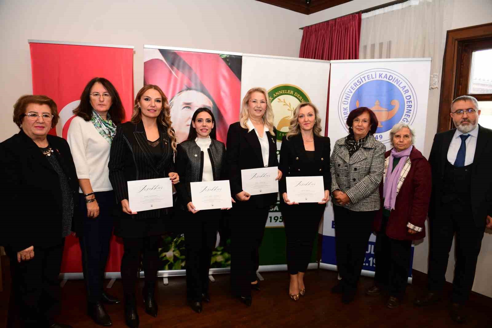 cumhuriyetin egitimci ilk kadin milletvekilleri osmangazide konusuldu 4 i2K9m18w