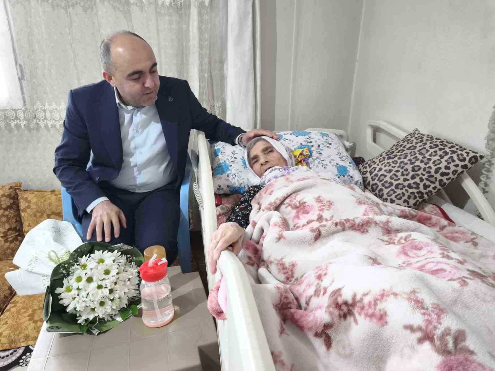 Cumhuriyetin tanığı 113 yaşındaki Cemile ninenin Kadınlar Günü kutlandı 4 cumhuriyetin tanigi 113 yasindaki cemile ninenin kadinlar gunu kutlandi 0